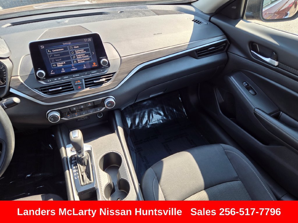 Used 2025 Nissan Altima 2.5 SV FWD image 16