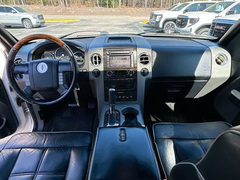 Used 2008 Lincoln Mark LT Base image 3
