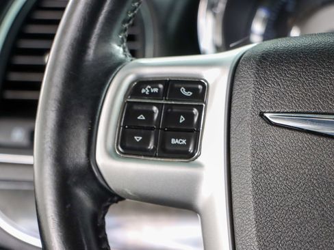 Used 2014 Chrysler Town & Country Touring image 13