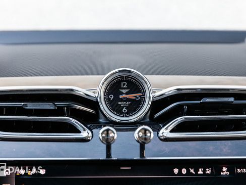 Used 2022 Bentley Bentayga image 25