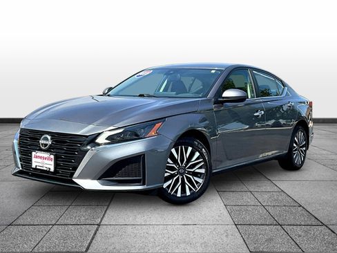 Certified 2023 Nissan Altima 2.5 SV w/ SV Premium Package AWD/4WD image 3