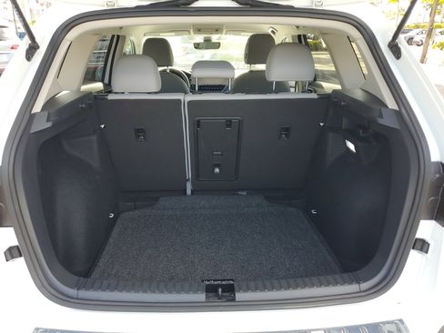 Certified 2024 Volkswagen Taos SE image 12