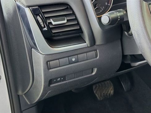 Used 2022 Nissan Rogue SV image 12