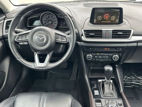 Used 2018 MAZDA MAZDA3 Touring FWD image 11