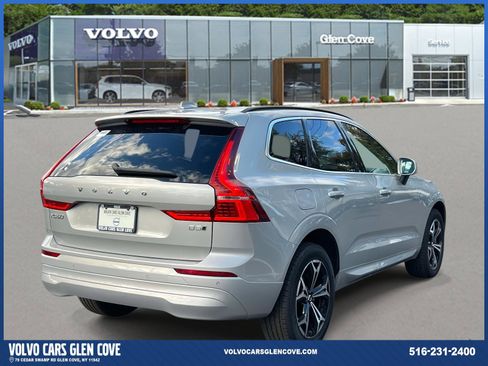 Used 2022 Volvo XC60 B5 Momentum w/ Climate Package image 5