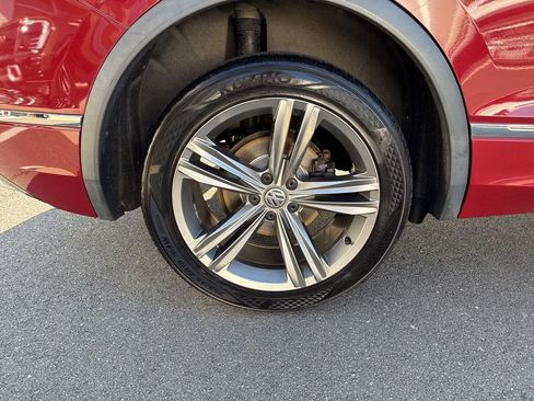 Used 2018 Volkswagen Tiguan SEL image 9