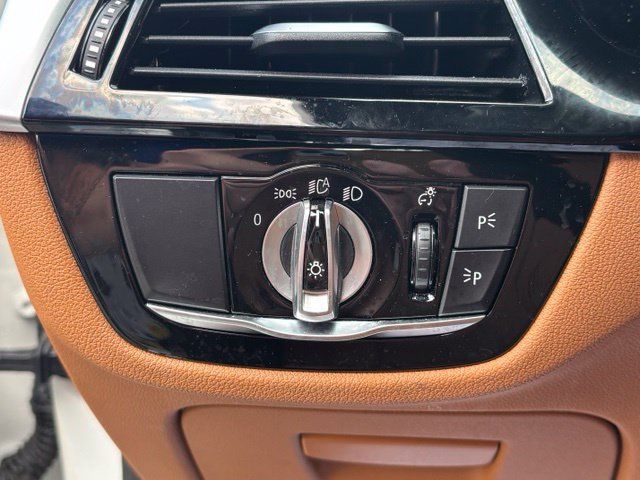 Used 2023 BMW 530e w/ Premium Package RWD image 14