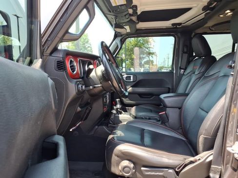 Used 2021 Jeep Wrangler Unlimited Rubicon w/ Cold Weather Group AWD/4WD image 16