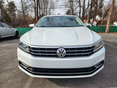 Used 2018 Volkswagen Passat 2.0T SE image 2