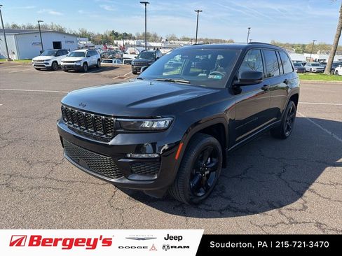 Used 2025 Jeep Grand Cherokee Limited w/ Black Appearance Package image 1