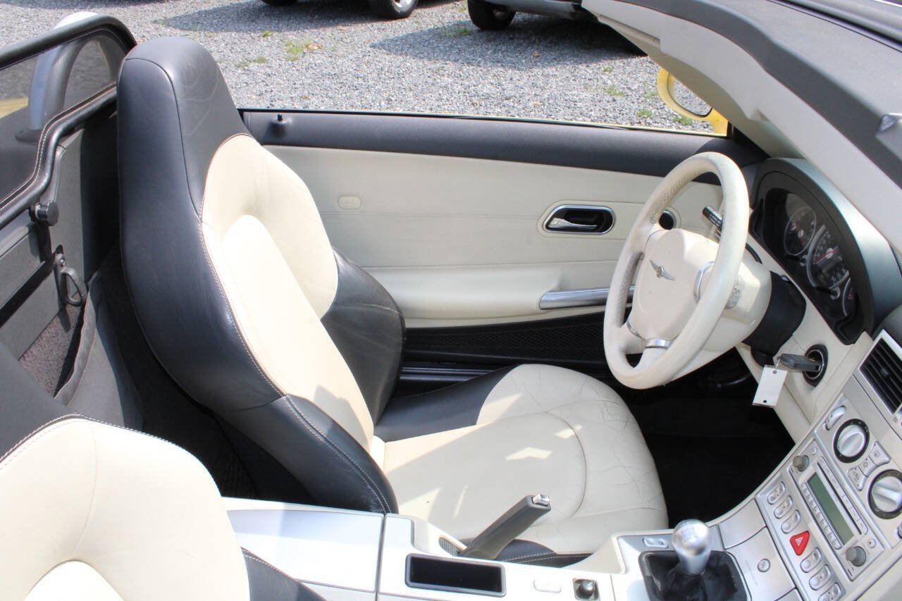 Used 2005 Chrysler Crossfire Limited RWD image 11