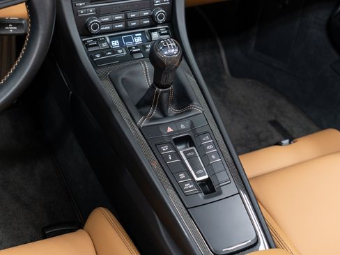 Certified 2019 Porsche 911 Speedster RWD image 33
