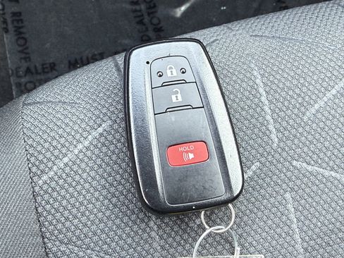 Used 2022 Toyota RAV4 XLE image 35