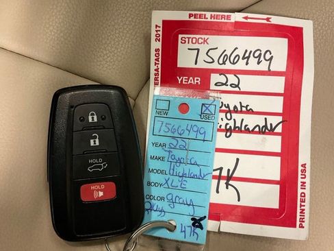 Used 2022 Toyota Highlander XLE image 35