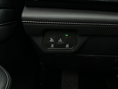 Used 2025 Volkswagen Atlas Cross Sport SE image 22