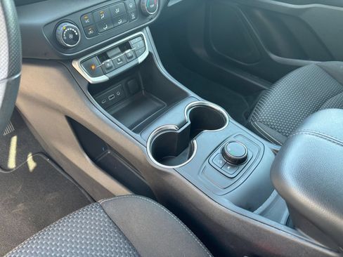 Used 2024 GMC Terrain SLE FWD image 35