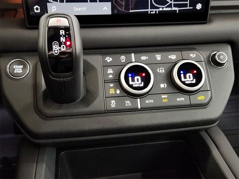 Used 2025 Land Rover Defender 110 X-Dynamic SE image 23