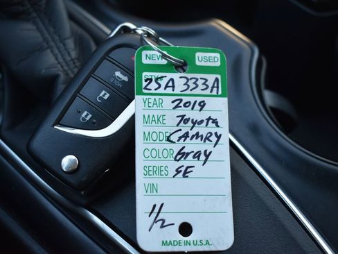Used 2019 Toyota Camry SE image 30
