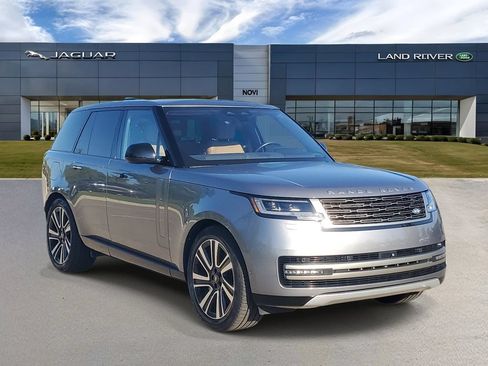 Used 2023 Land Rover Range Rover SE AWD/4WD image 2