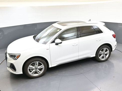 Used 2024 Audi Q3 2.0T Premium w/ Convenience Package image 37