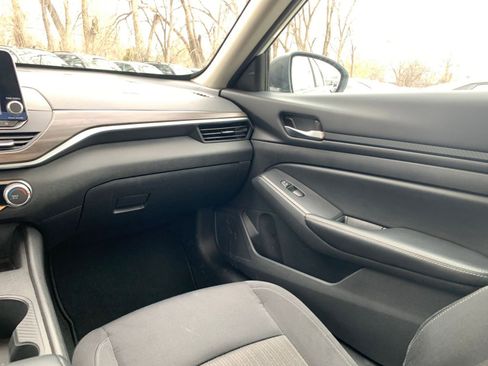 Used 2025 Nissan Altima 2.5 SV image 36