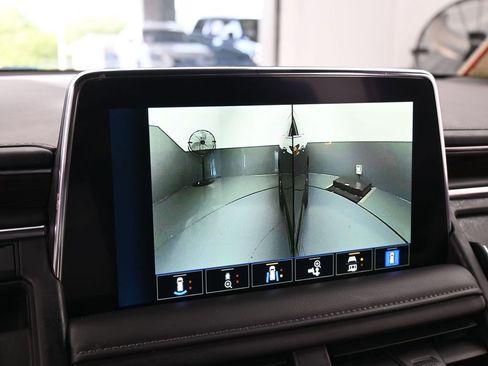 Used 2024 Chevrolet Suburban LT image 23