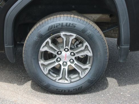 Used 2025 GMC Sierra 1500 SLT AWD/4WD image 17