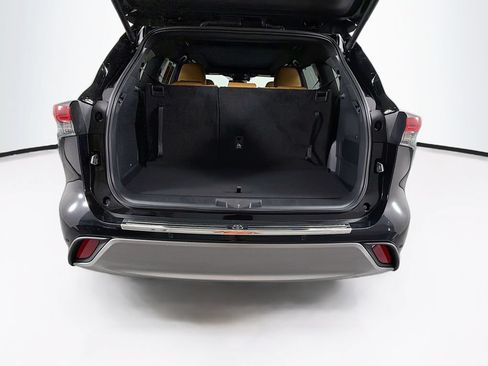 New 2026 Toyota Highlander Platinum AWD/4WD image 25