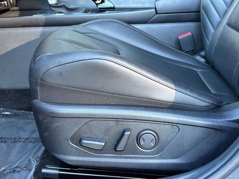 Used 2025 Hyundai Elantra Limited image 23