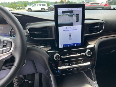 Used 2023 Ford Explorer Limited w/ Limited Technology Package RWD image 10