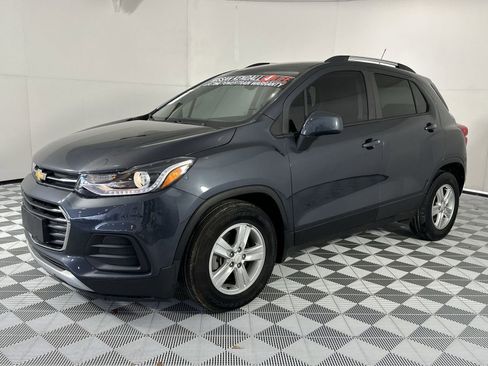 Used 2021 Chevrolet Trax LT FWD image 4