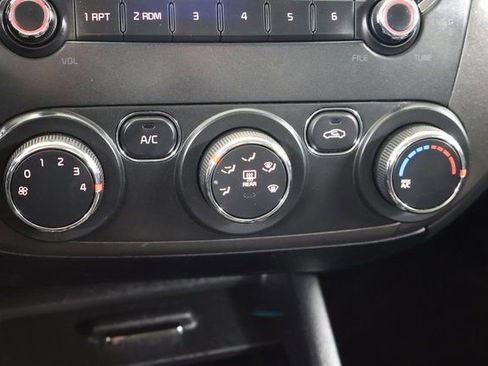 Used 2017 Kia Forte LX image 19