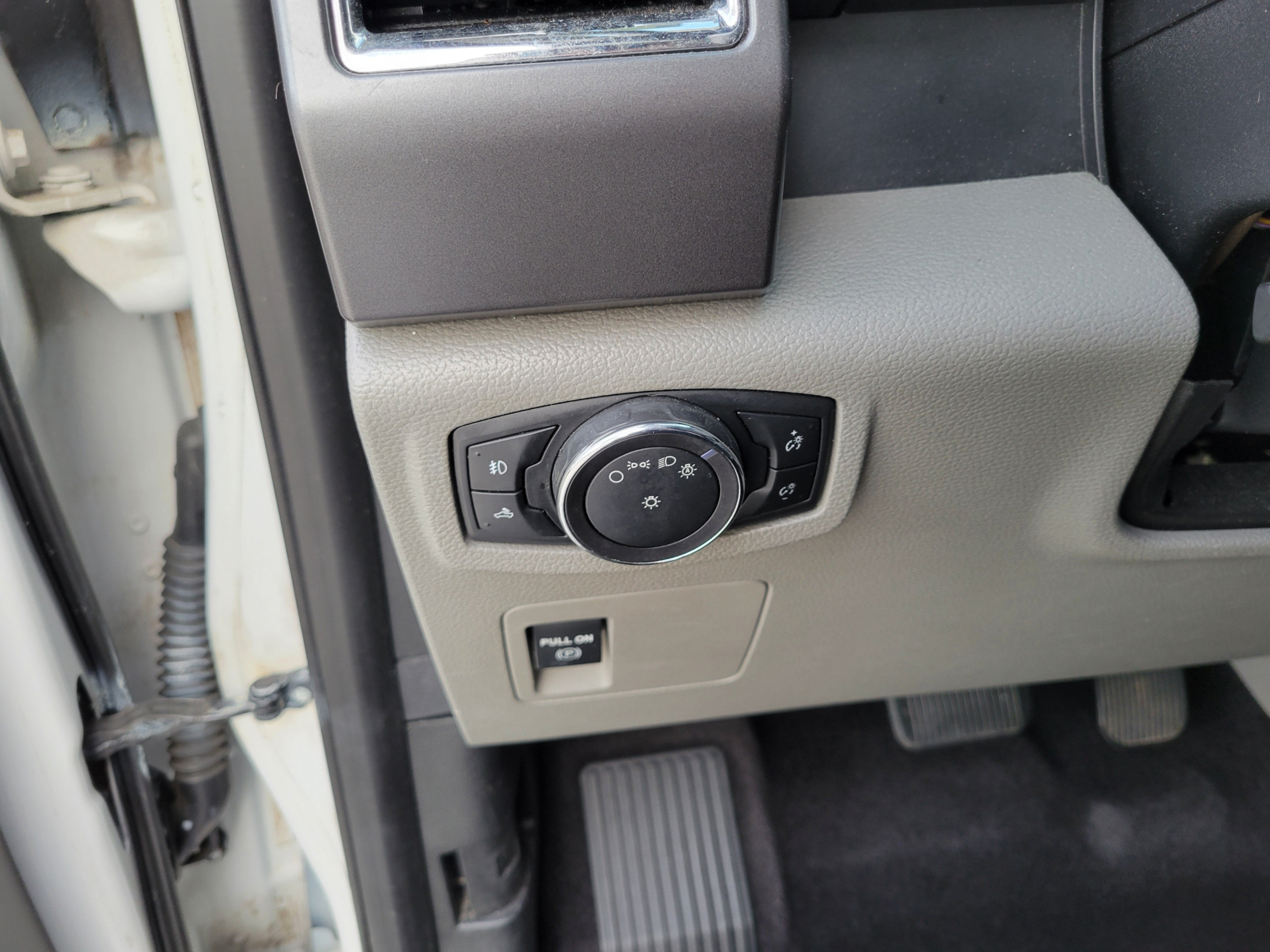 Used 2015 Ford F150 XLT RWD image 28