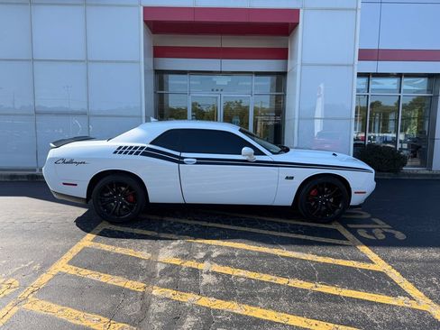 Used 2016 Dodge Challenger R/T Plus RWD image 4