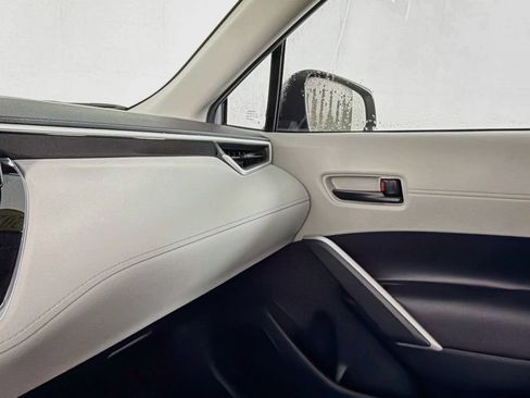 Used 2025 Toyota Corolla Cross L FWD image 37