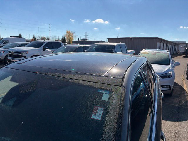 Used 2020 Ford Edge Titanium w/ Equipment Group 301A AWD/4WD image 2