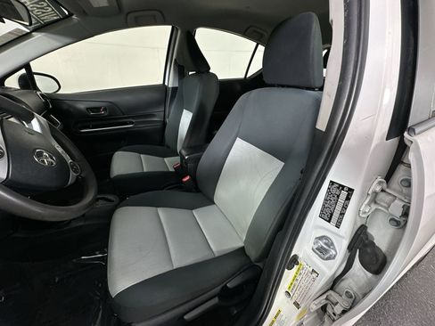 Used 2016 Toyota Prius C Two image 15