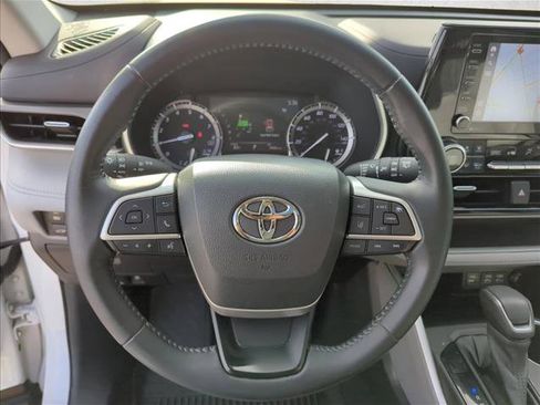 Used 2022 Toyota Highlander XLE FWD image 23