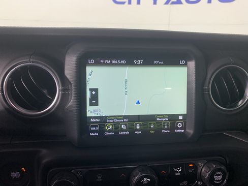 Used 2022 Jeep Wrangler Unlimited Sahara AWD/4WD image 25