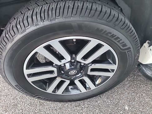 Used 2021 Toyota 4Runner Limited image 11