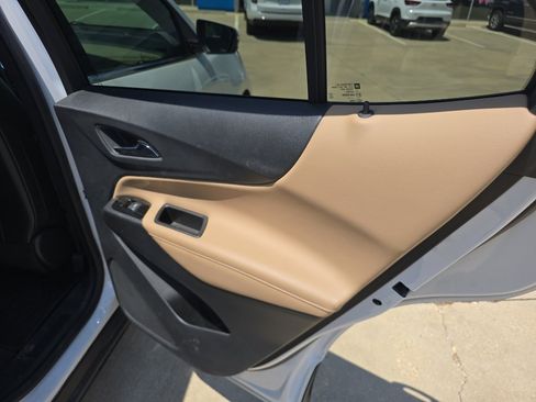 Used 2022 Chevrolet Equinox Premier FWD image 17