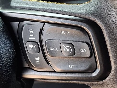 Used 2024 Jeep Wrangler Unlimited AWD/4WD image 21