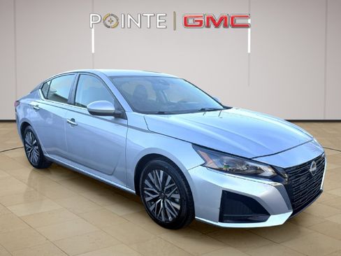 Used 2023 Nissan Altima 2.5 SV image 1