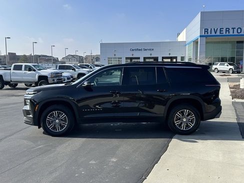 Used 2025 Chevrolet Traverse LT image 25