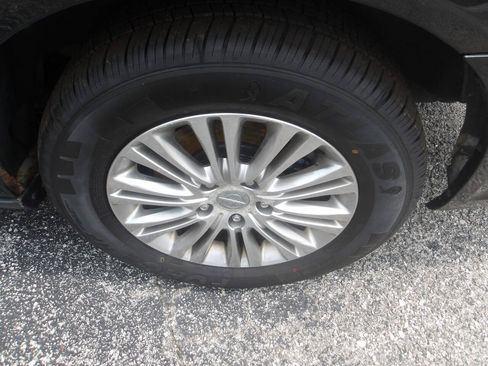 Used 2014 Chrysler Town & Country Touring-L FWD image 5
