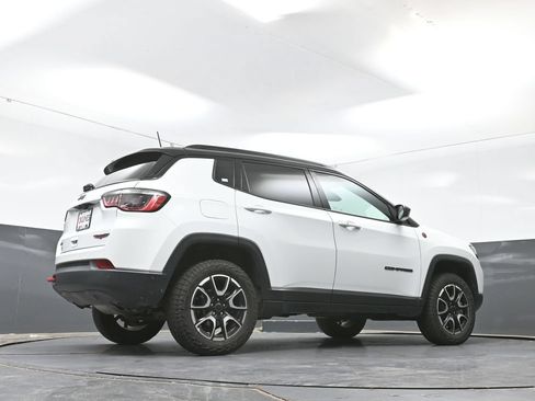 Used 2025 Jeep Compass Trailhawk AWD/4WD image 47