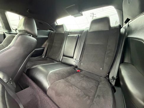 Used 2018 Dodge Challenger R/T Scat Pack w/ Leather Interior Group image 12