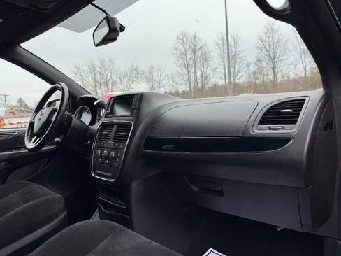 Used 2014 Dodge Grand Caravan SE image 21