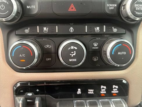 Used 2022 RAM 1500 Laramie AWD/4WD image 12