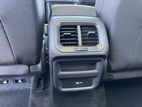 Used 2024 Volkswagen Taos SE image 34